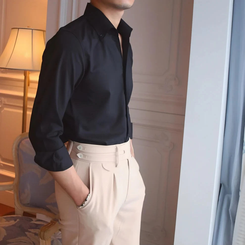 CLASSIC BUTTON-DOWN SHIRT