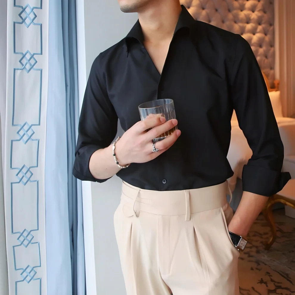 CLASSIC BUTTON-DOWN SHIRT