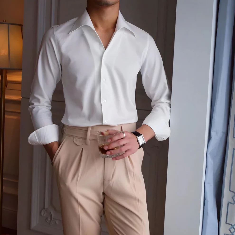 CLASSIC BUTTON-DOWN SHIRT