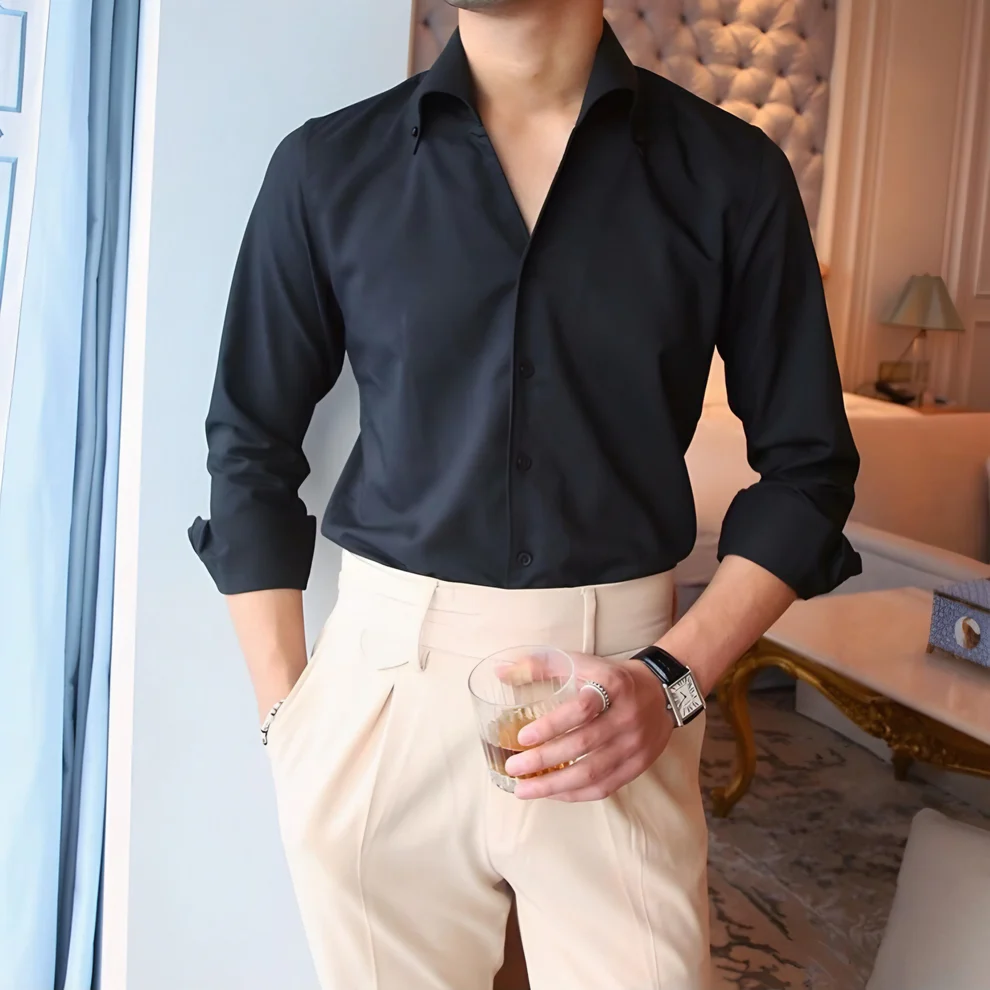 CLASSIC BUTTON-DOWN SHIRT