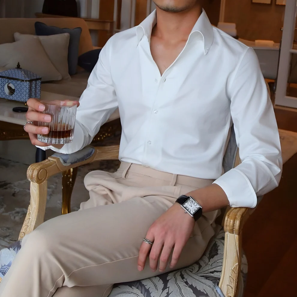 CLASSIC BUTTON-DOWN SHIRT