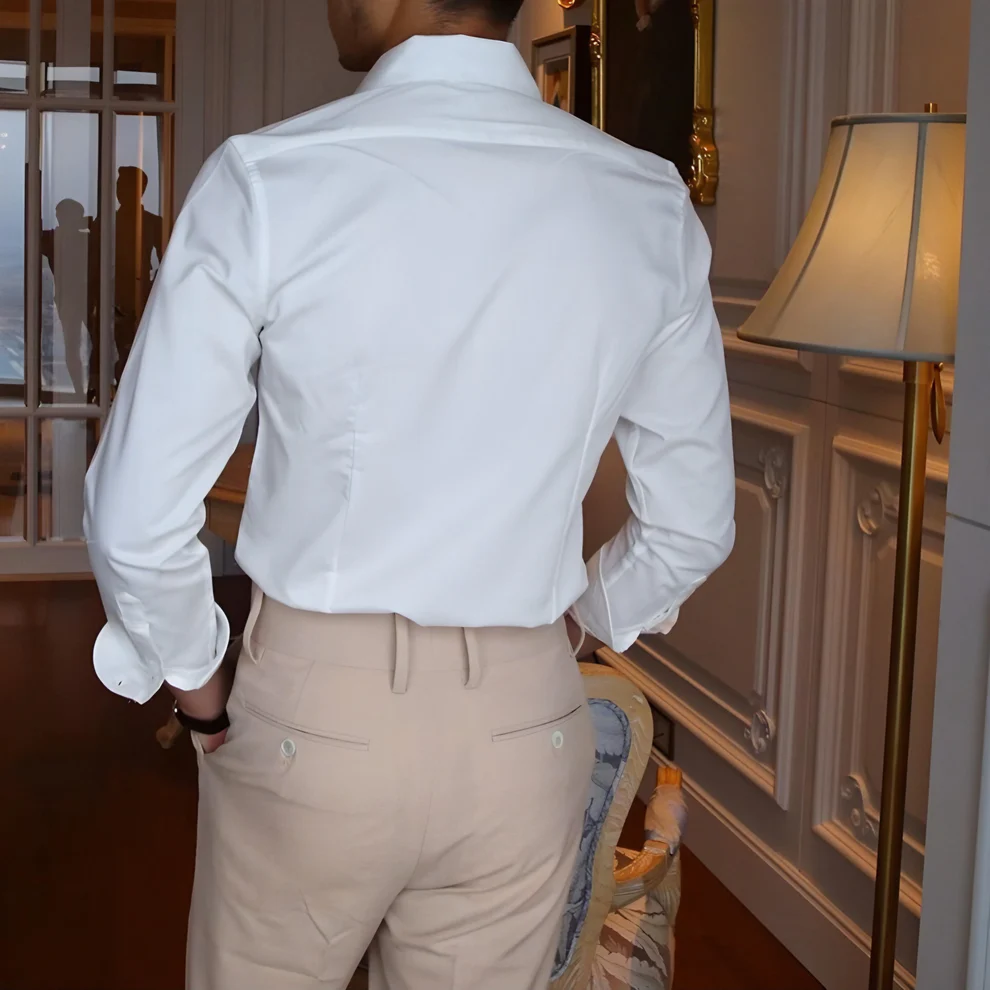 CLASSIC BUTTON-DOWN SHIRT
